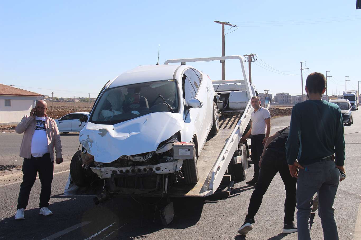 Diyarbakır'da trafik kazası: 3 yaralı Diyarbakır'da trafik kazası: 3 yaralı